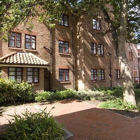 מלון Premier Premier - Blossom St North 3*